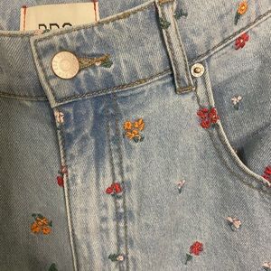 BDG Skylar High-Waisted Baggy Jean – Embroidered Floral